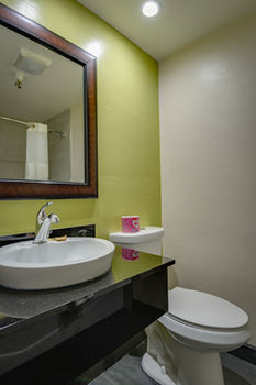 Vagabond Inn Executive - Bakersfield Downtowner Екстер'єр фото